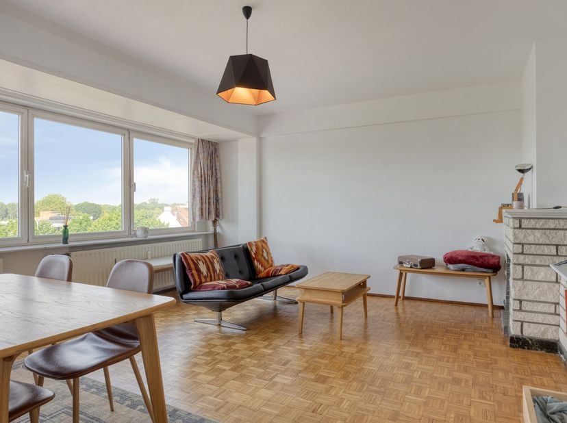 Spacieux appartement 1 chambre bénéficiant d'un emplacement très pratique, à proximité des commerces, des écoles, des transports en commun, du centre-