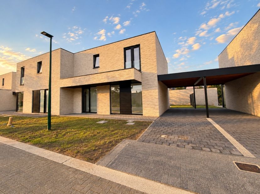 Huis te huur in Zulma Rondasstraat 4,
                    9968 Oosteeklo