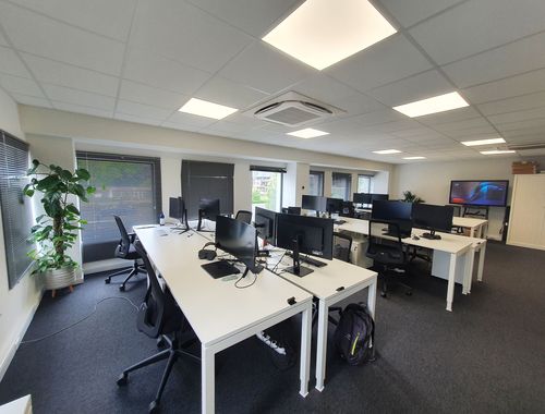                                         Bureaux à louer à Lochristi, € 2.715
