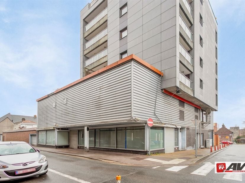 Superbe surface commerciale à vendre à Mouscron <br />
<br />
Grande surface commerciale de plus de 480m2 et située en plein centre de Mouscron. <br