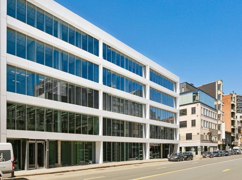837m² de bureaux entièrement rénovés au rez-de-chaussée de The General (divisible à partir de 319m² de bureaux)<br />
Emplacement : à proximité de la
