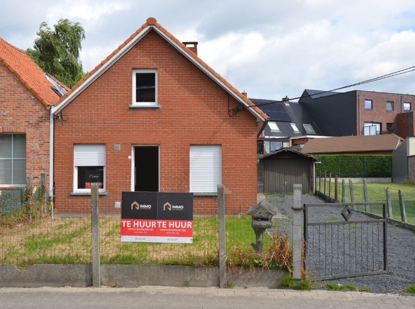 Huis te huur in Stationstraat 96,
                    8890 Moorslede