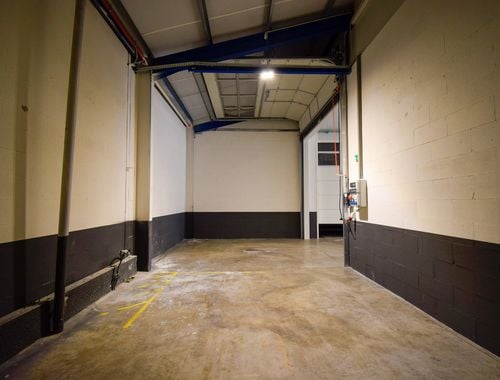                                        Bâtiment d’entreprise à louer à Brustem, € 400
