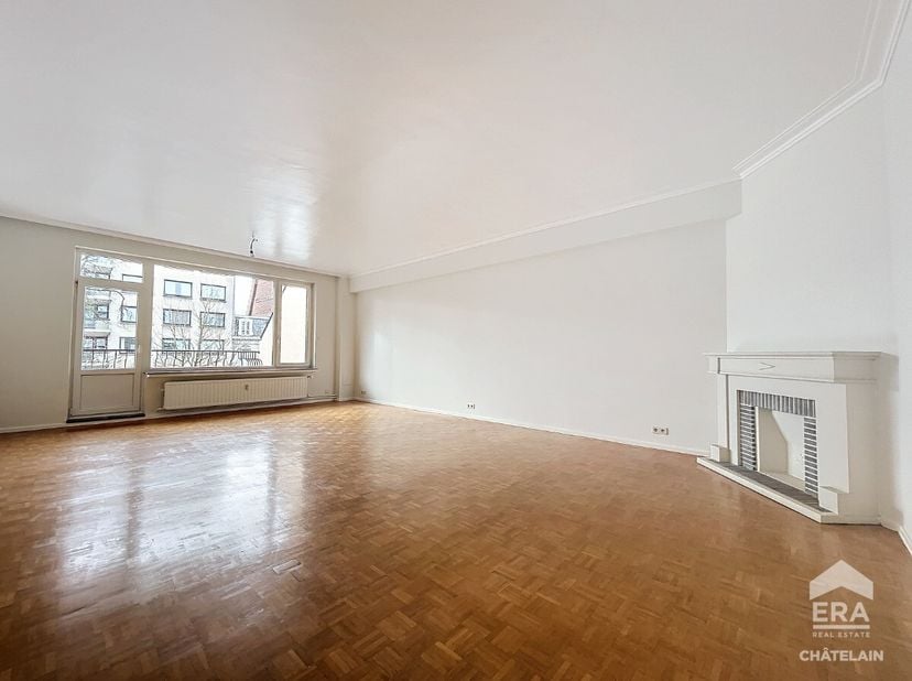 Uccle : Appartement avec terrasse à louer, situé sur l'Avenue Winston Churchill. Situé au coeur de la prestigieuse commune d'Uccle, cet appartement 3