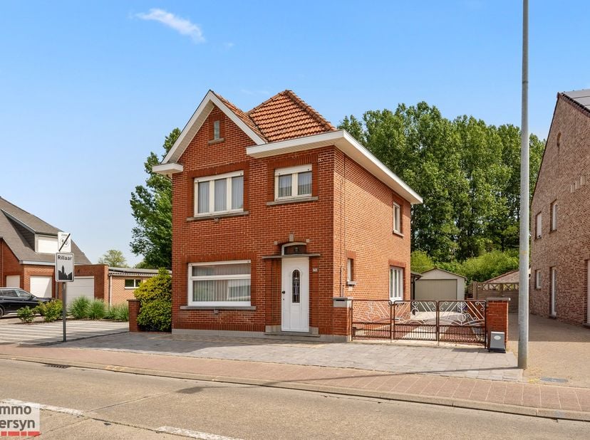 Ben je op zoek naar een woning met enorm veel potentieel die je volledig naar je eigen hand kunt zetten?<br />
Deze charmante open bebouwing aan de Ti