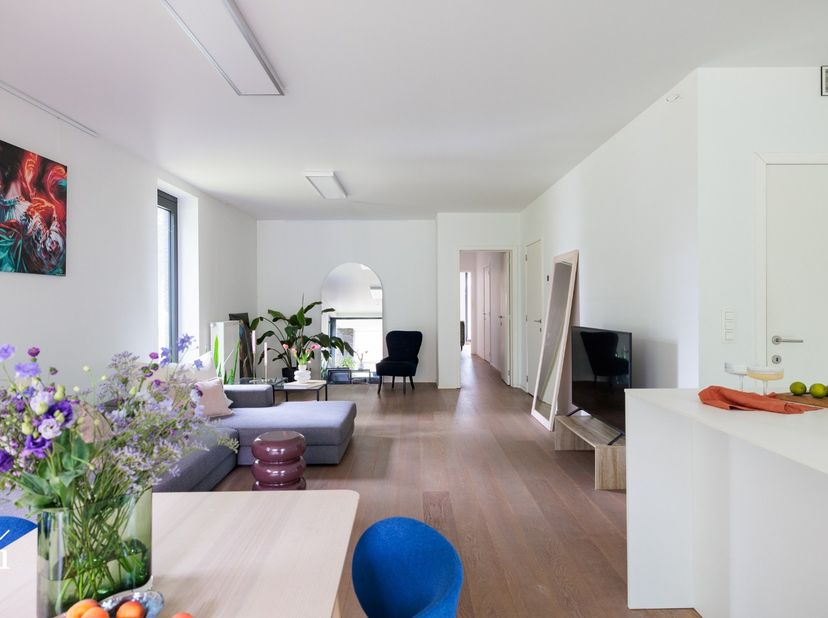 U kan het appartement virtueel bekijken en de documenten downloaden op www.irres.be. Bijkomende info en bezoeken via kasper@irres.be of bel 0471 53 76