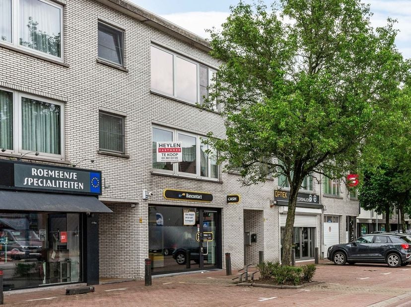 Ruim appartement met 2 slaapkamers en garage, gelegen in het centrum van Wuustwezel.  <br />
<br />
U treft dit appartement aan in het centrum van W