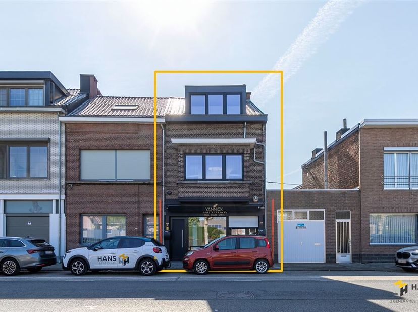 Handelshuis (87m²) met duplex appartement en tuin in Boom.<br />
Dit veelzijdige handelshuis geniet van een uitstekende ligging, grenzend aan De Schor