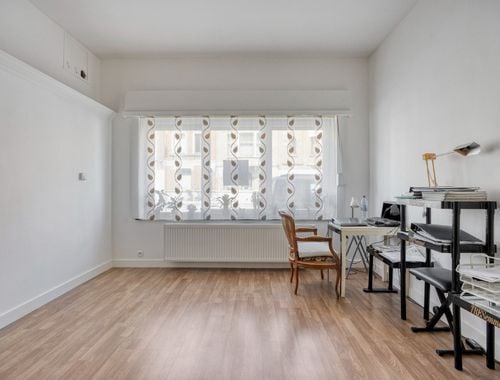                                         Espace de bureaux à vendre à Sint-Amandsberg, € 329.000

