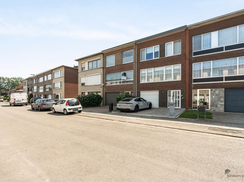 Maison de plain-pied prête à emménager, comprenant 3 à 5 chambres, située dans une rue calme à Ekeren<br />
<br />
Vous recherchez une maison familial