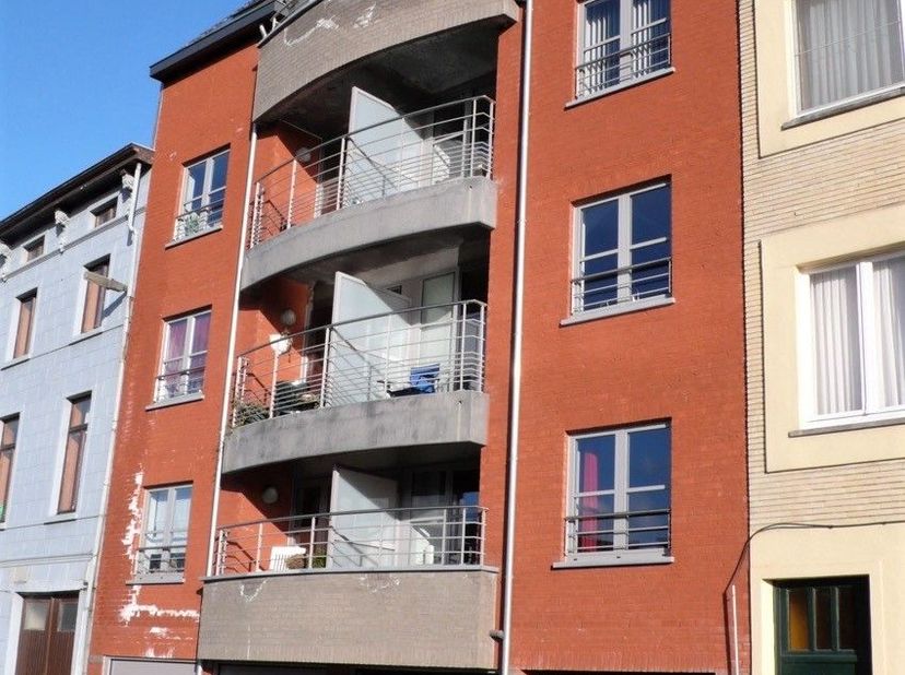 ZAT 27/6 - BEZOEKDAG OP AFSPRAAK 0488.85.81.84 Instapklaar appartement met prachtig zicht op het water in centrum Geraardsbergen Dit verzorgd appartem