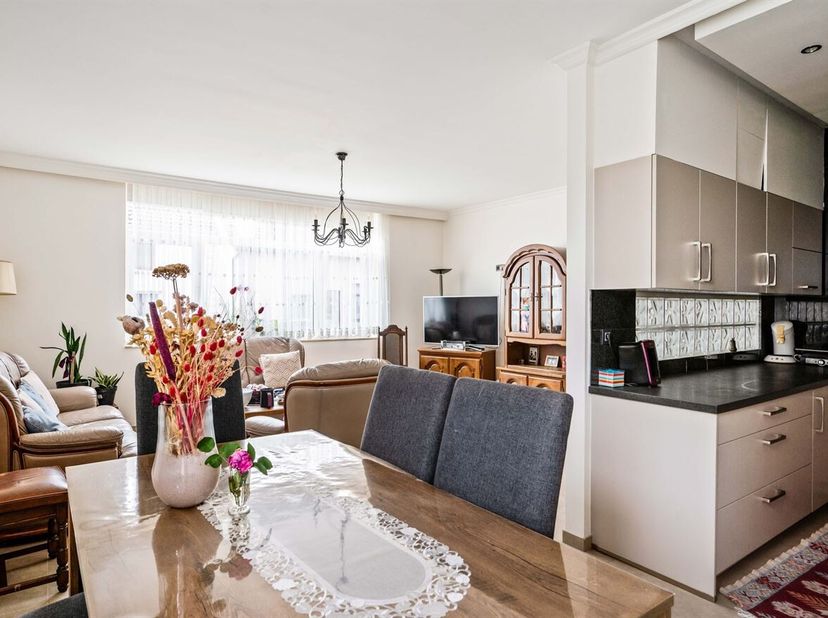 Investeringskans: appartementsgebouw met 3 appartementen in Maasmechelen<br />
Welkom in dit interessante opbrengsteigendom, gelegen op een toplocatie