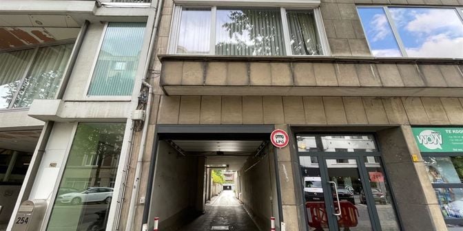 Garage te huur in Lange Lozanastraat 244-246 bus 43, 2018 Antwerpen