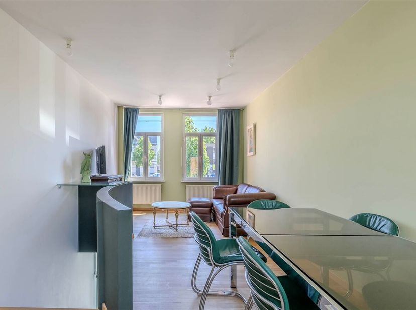 De woning is gunstig gelegen in de dorpskern van Berlaar nabij allerhande winkels, sportgelegenheden, scholen en openbaar vervoer.<br />
Indeling:<br