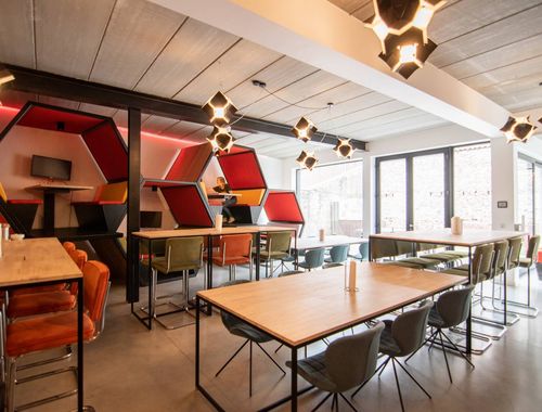                                         Bureaux à louer à Gent, € 8.190
