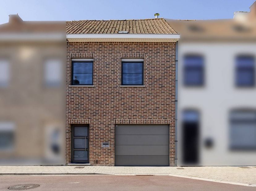 Bent u op zoek naar een woning op topligging met een inpandige garage, een zonnige tuin én veel renovatiemogelijkheden? <br />
<br />
Momenteel beschi