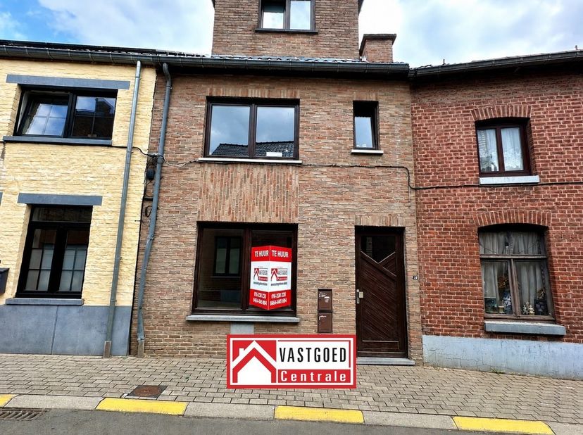 Eenslaapkamer appartement in het centrum van Tongeren-Borgloon met volgende indeling: <br />
<br />
- Living<br />
- Open keuken<br />
- Slaapkamer<br