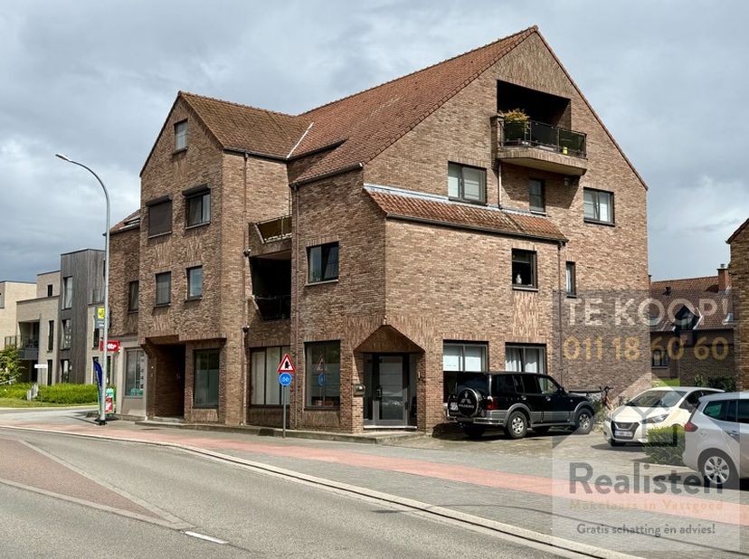 Op zoek naar een ruim appartement waar comfort, licht en een centrale ligging samenkomen?<br />
Dan is dit verzorgde appartement in As zeker een bezoe