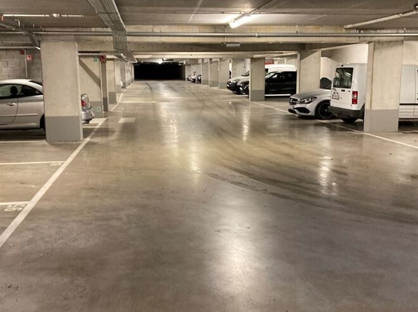 Place de parking située dans le garage souterrain du Notelaar<br />
Sensibilité aux inondations : P score : classe B<br />
              Indice G : cl