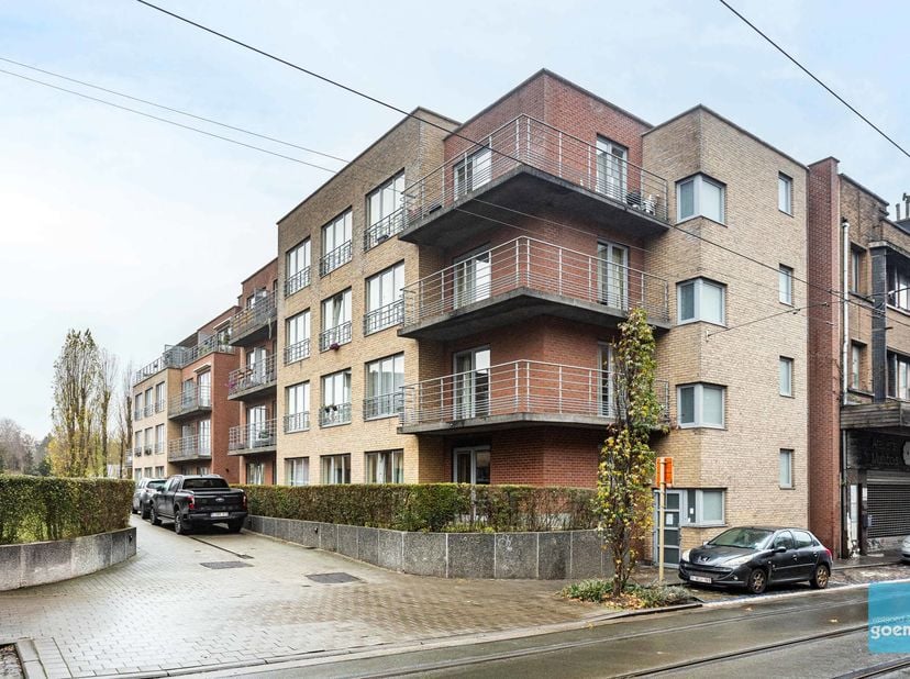 Au cœur du centre d’Uccle, nous vous proposons à la vente cet agréable appartement reconnu en résidence-services, situé dans une résidence moderne dis