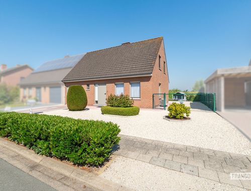                                         Koppelwoning te koop in Wichelen, € 339.000
