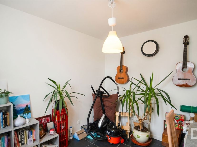 Aan de Westkaai, op een boogscheut van centrum Ieper bevindt zich dit appartement met zicht op de Kaai. <br />
<br />
Het appartement bevindt zich o