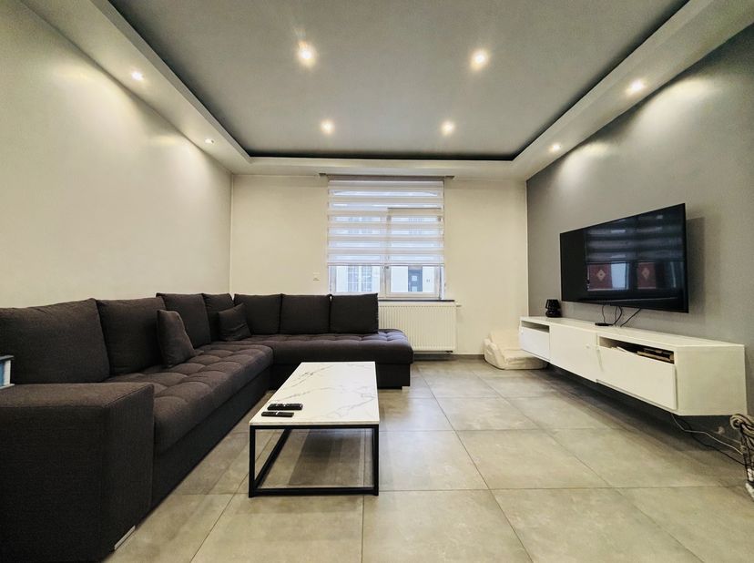 L'agence SKYIMMO vous propose cette superbe maison de caractère, entièrement rénovée avec soin, à vendre à Andrimont. Ce bien se compose comme suit :