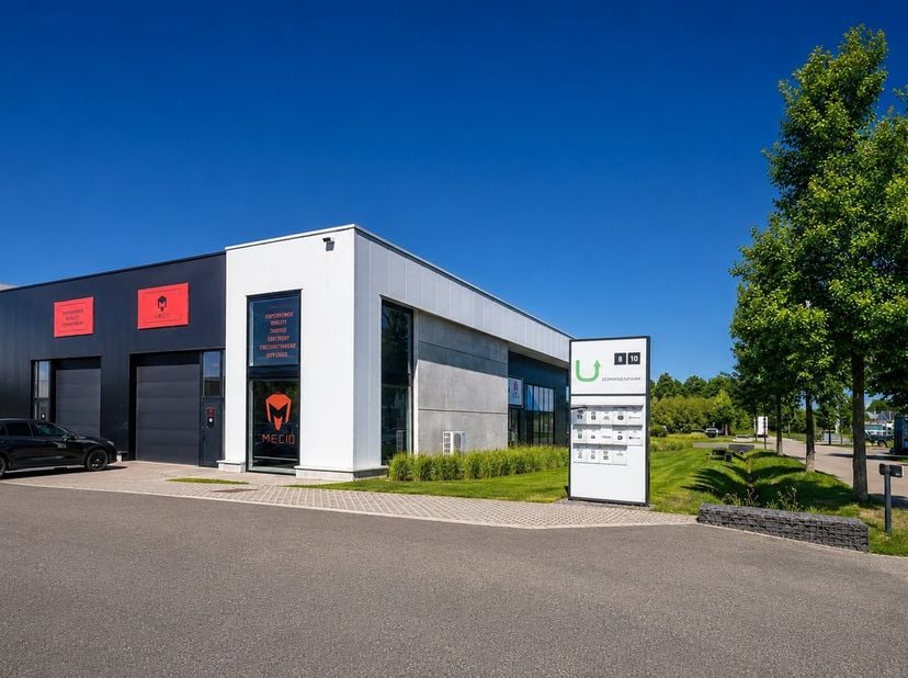 Deze multi-functionele ruimte van +/- 290m² bestaat&amp;nbsp; uit 2 kmo-units van 142m² en 148m2 en is Ideaal voor combinatie van werkatelier, showroom, s