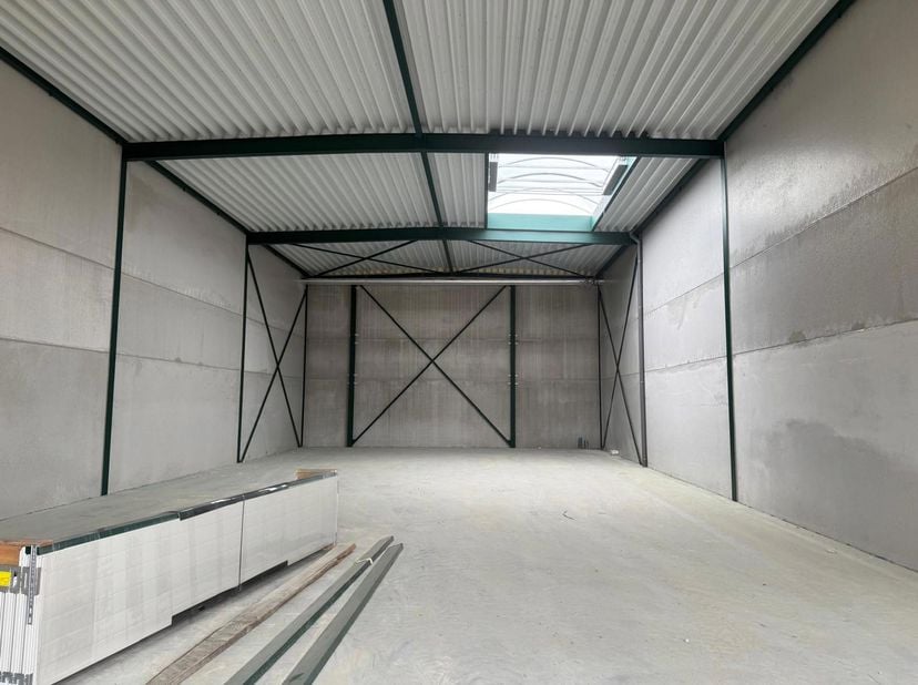 TECHNISCH<br />
EXCL. BASISPAKKET UITRUSTINGEN<br />
<br />
Nutsaansluitingen:<br />
• Elektrisch<br />
• Collectieve HS cabine van X KVA<br />
• Geme