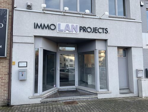                                         Bien commercial à louer à Landen, € 950
