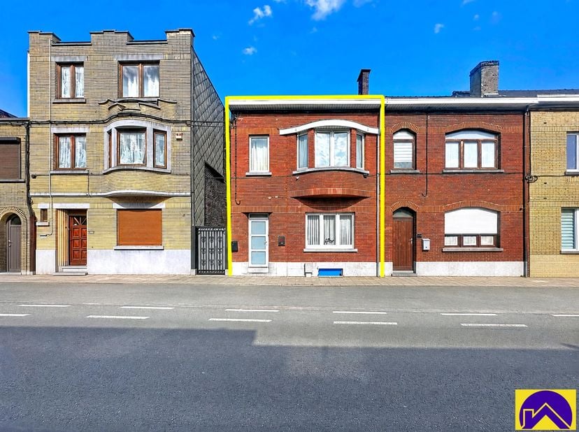 L'Immobilière 'Flash Horizon' vous propose à la vente sur la commune de Charleroi (plus précisément 6060 Gilly), cette belle maison 3 façades entièrem
