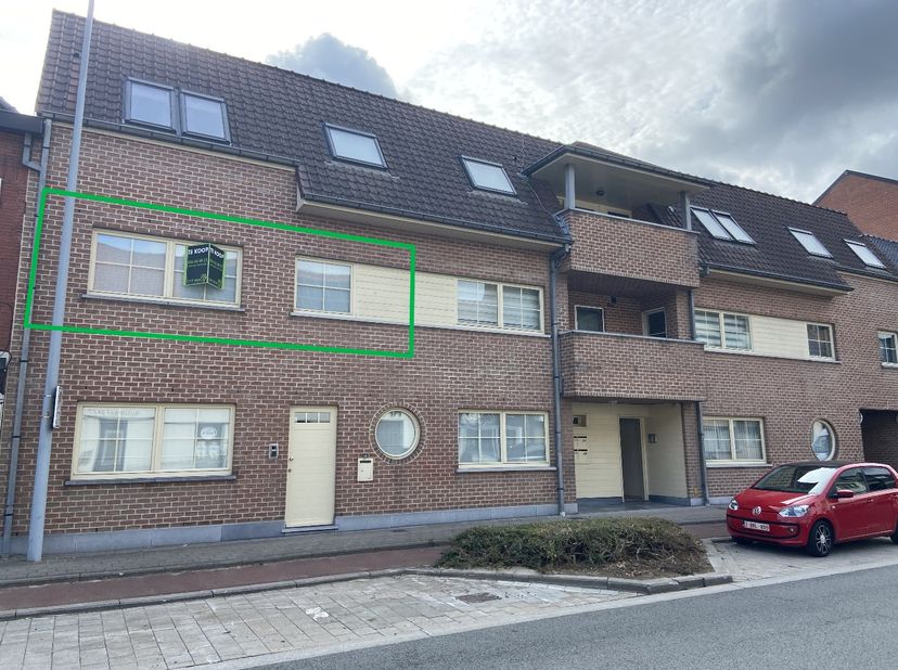 Op zoek naar een comfortabel en instapklaar appartement op een centrale ligging? Dit kwalitatief afgewerkte appartement op de eerste verdieping van de