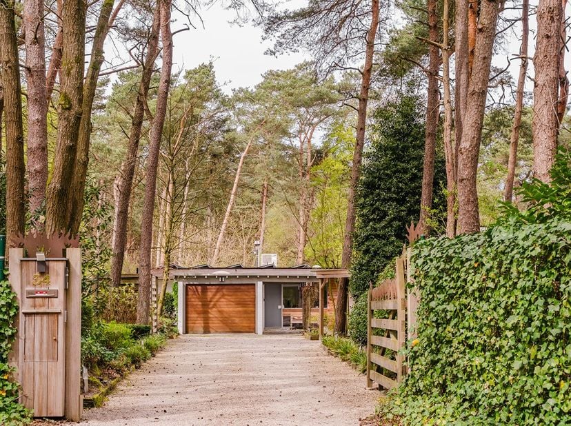 [[ DIT PAND NEEMT DEEL AAN DE ERA OPEN HUIZEN DAG OP 13/6 VAN 11:00 TOT 12:00 ]] Lommel: Prachtig gerenoveerde vrijstaande woning op perceel van ca. 1