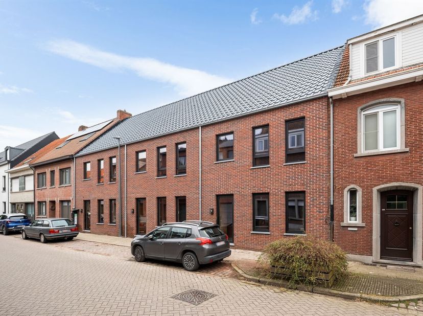 3 BEN-woningen Harmoniestraat Turnhout gelegen aan de Harmoniestraat te Turnhout nabij de Nieuwe Kaai en Grote Markt. <br />
We betreden de woning via