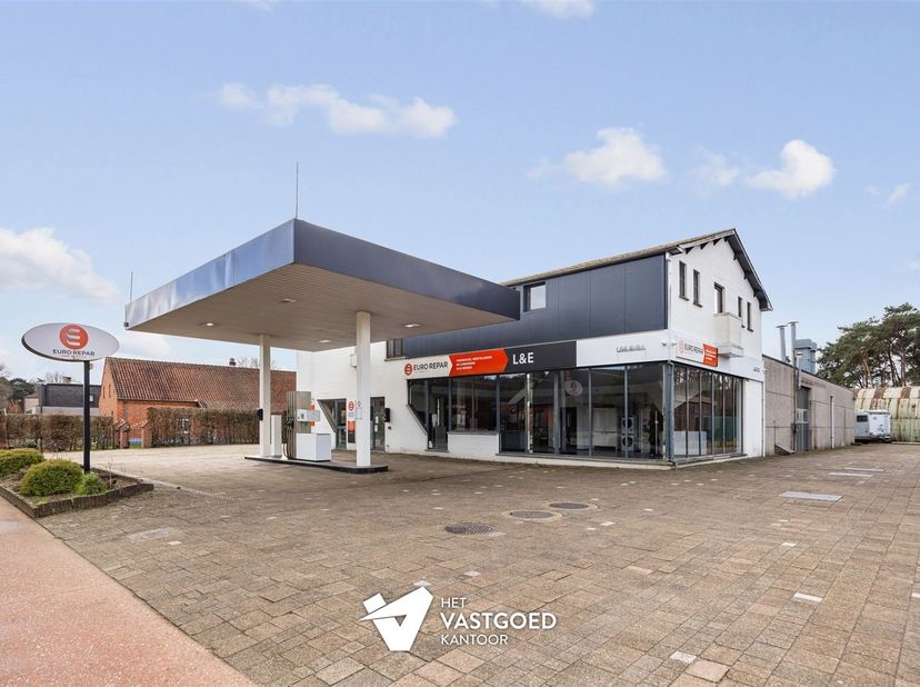 Over te nemen garage (800 m²) en tankstation gelegen op een perceel van 2727 m² te Ham.<br />
<br />
Belangrijkste troeven: <br />
- Centrale liggi