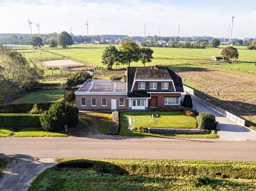 Huis te koop in Hovesteenseweg 70,
                    2450 Meerhout