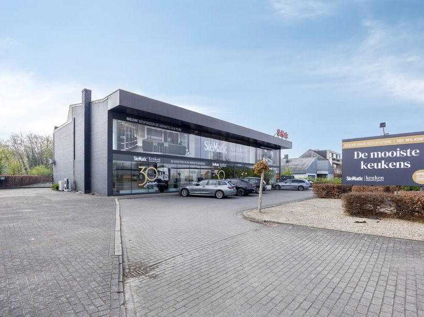 Bien professionnel à vendre
                    à 2440 Geel