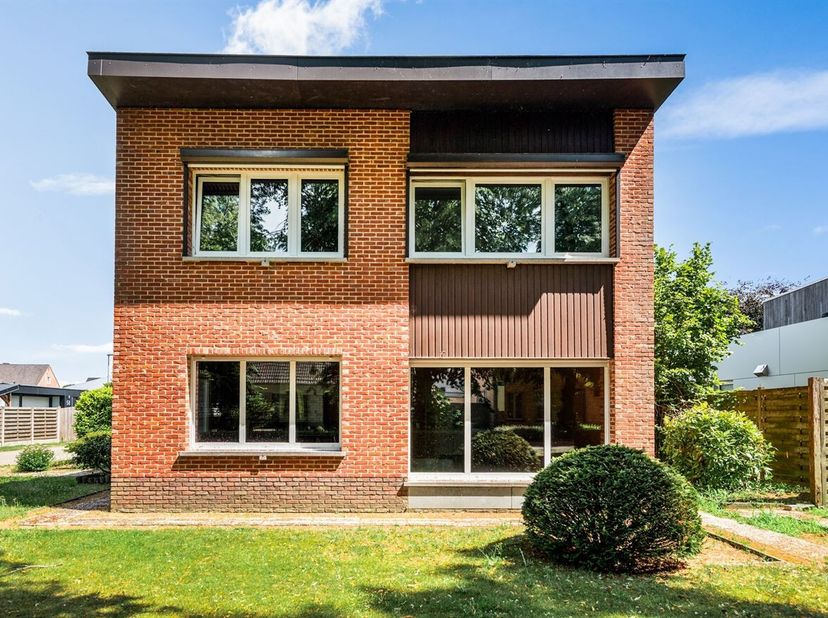 Maison ouverte de 3 chambres dans un emplacement de choix à Noorderwijk<br />
Situation :<br />
Cette maison ouverte bénéficie d'un emplacement calme