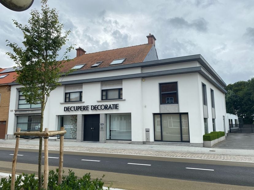 Bien professionnel à vendre
                    à 8904 Boezinge