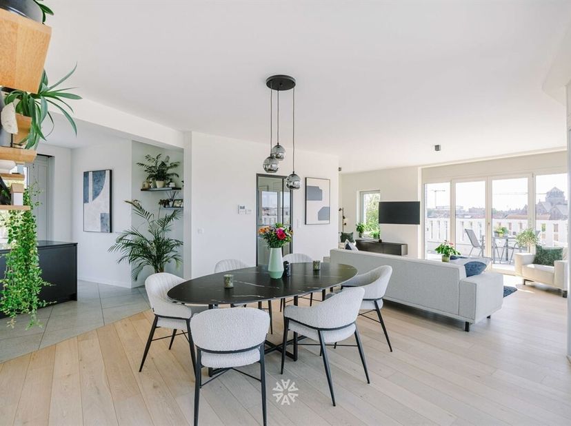 Exclusieve penthouse met royaal terras van 113 m²  in nieuwe, groene ontwikkeling nabij het centrum van Gent<br />
Op de bovenste verdieping van een a