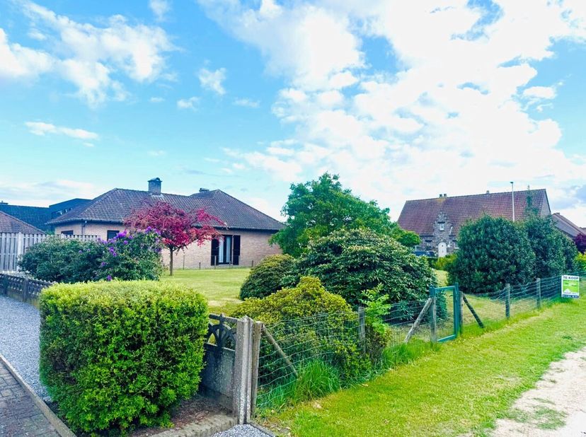 Bent u op zoek naar de ideale locatie om uw droomwoning te realiseren? Dit perceel bouwgrond voor een open bebouwing met een oppervlakte van 5 are 41