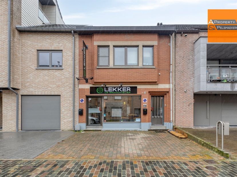 Prachtig handelspand in het centrum van Sterrebeek. <br />
Volledig uitgerust handelsgelijkvloers bestaande uit een verbruikszaal met airco, een voll