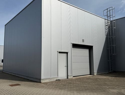                                         Bedrijfsgebouw te huur in Opglabbeek, € 497
