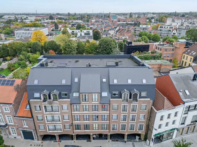 Dit charmante appartement in het hart van Sint-Truiden heeft een oppervlakte van 79 m². Het appartement beschikt over één ruime slaapkamer met badkame