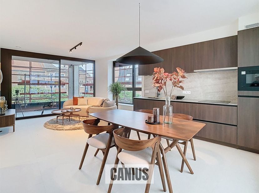 APPARTEMENT A VENDRE A SINT-TRUIDEN<br />
<br />
Dans les magnifiques appartements traversants, vous bénéficiez d'un ensoleillement luxuriant tout a