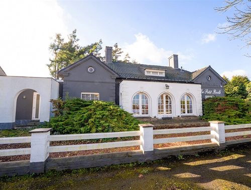                                         Kantoor te koop in Luingne, € 640.000
