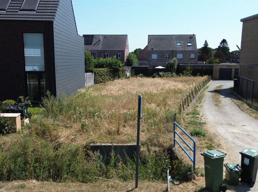 Verkavelde grond voor HOB woning op 549 m²<br />
Ligging: zijstraat van Heiveldlaan, niet ver van centrum Kapellen, rustig gelegen, vlotte verbinding