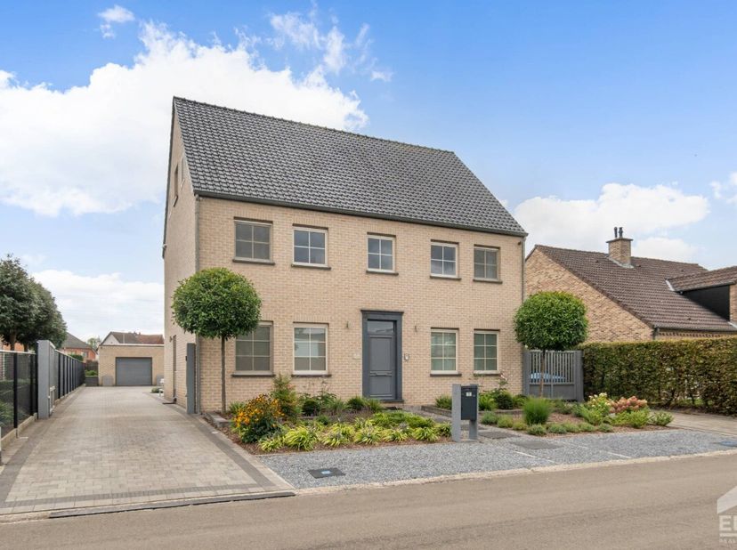 Huis te koop in Begoniastraat 7,
                    3510 Kermt