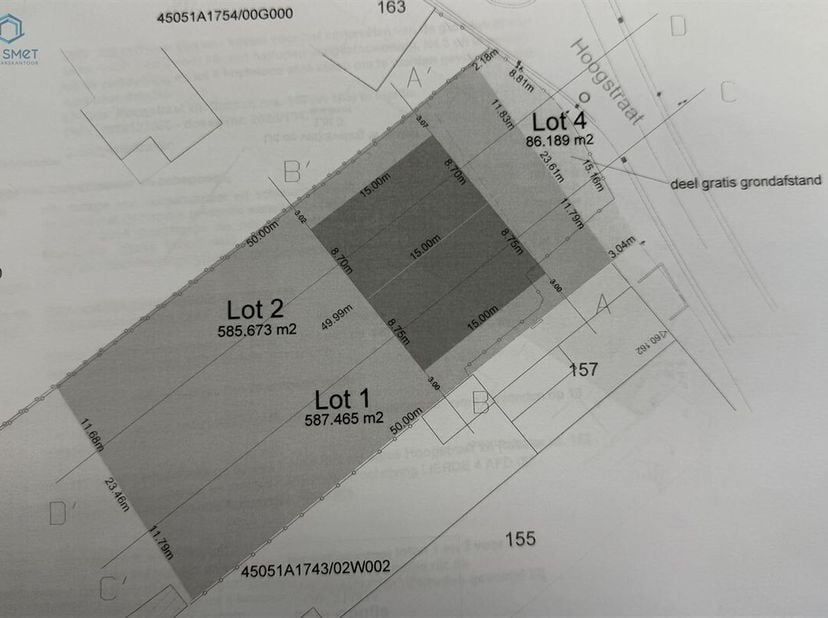 Verkaveling van 2 HOB te Lierde.<br />
Deze grond is gelegen in een zijstraat van de N8 .<br />
Breedte van de grond 11,79m<br />
Bouwdiepte: 15 m<br