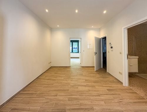                                         Gelijkvloers app. te huur in Vorst, € 1.400
